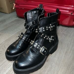 Combat boots